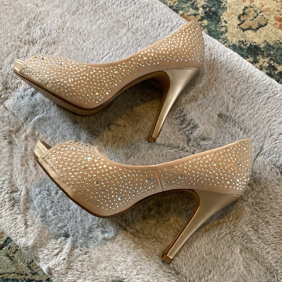 Rose gold platform pumps with rhinestones - Picture 4 of 9